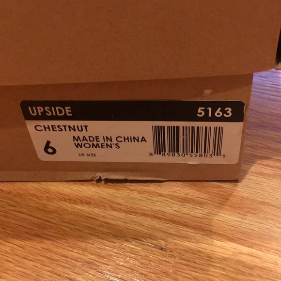 UGG Australia Upside Boot - LIKE NEW!! - Picture 6 of 7